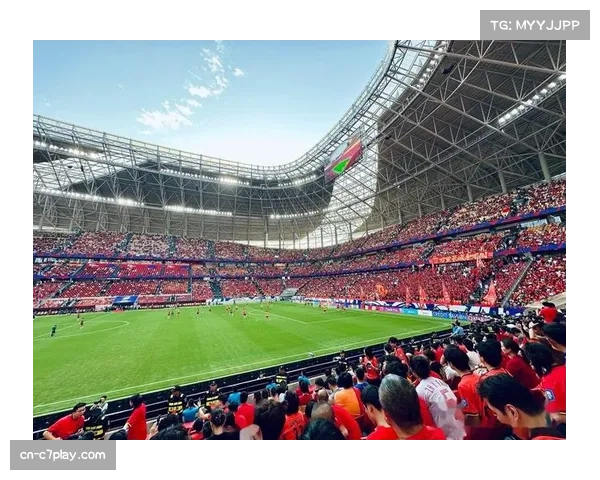 中超第四轮观众人数：成都凤凰山40811人领跑，重庆龙兴足球场43423人创新高